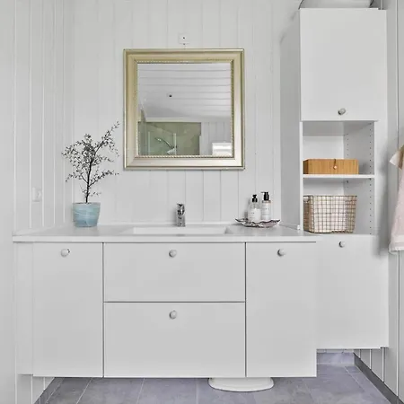 6813-allinge-aeblebakken-5 بيت للعطل إلينغه