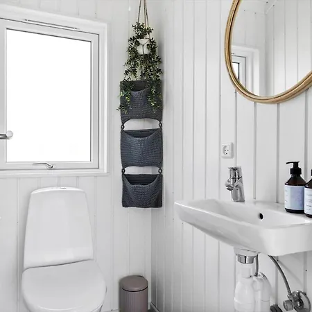 6813-allinge-aeblebakken-5 بيت للعطل *