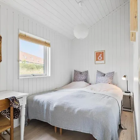 6813-allinge-aeblebakken-5 بيت للعطل